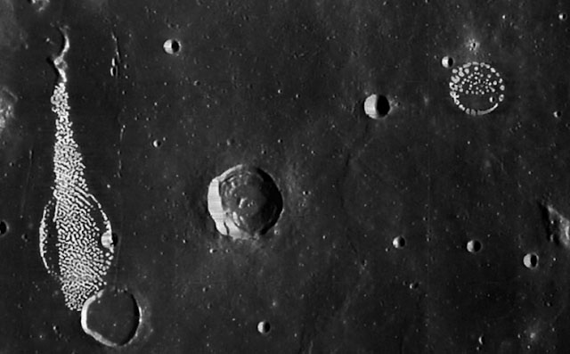 Do Archive Moon Photos Show 'Fungus' on the Lunar Surface?