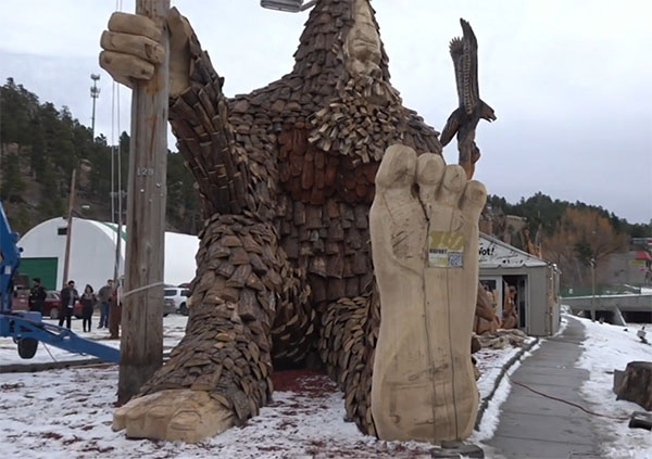 World's Largest Wooden Bigfoot Sculpture Goes on Display