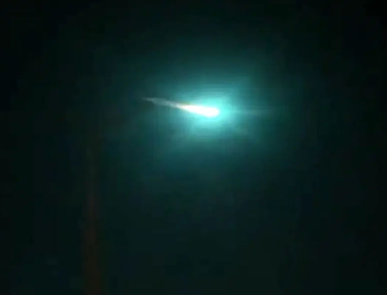 Impressive Meteor Recorded Breaking-up over Australia