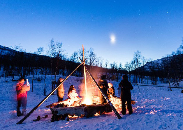 Rocket Launch? 'Shining UFO' Spotted Over Norway