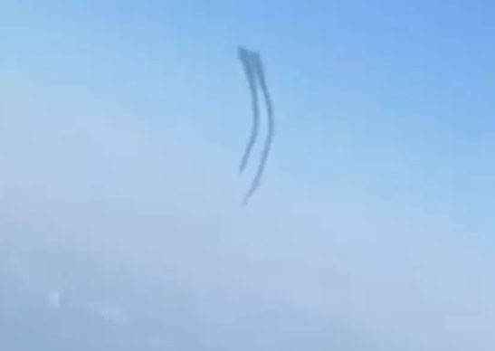 Weird UFOs Filmed from Airliner