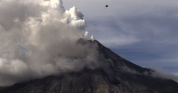 Diamond UFO Over Volcano, Arrow Over Glasgow, Truck Over NY