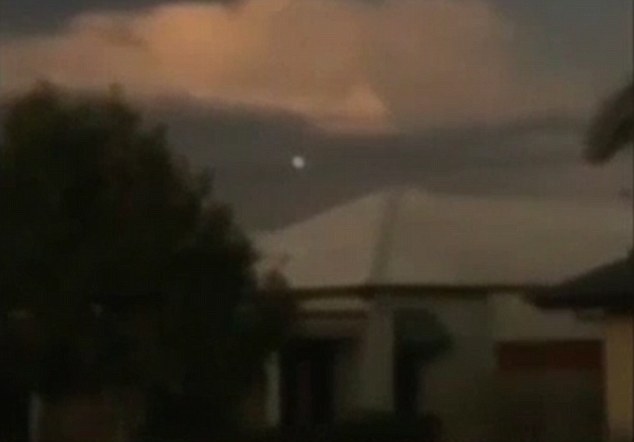 Man Films UFO Moving Over the Sunshine Coast