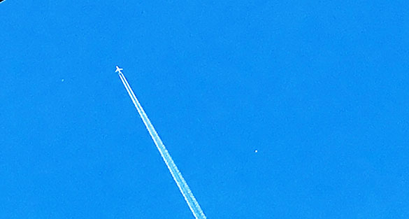 British Witness Photographs Sphere 'UFOs' Following Jet