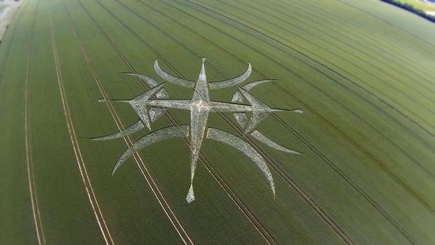 Mysterious Crop Circle Appears Near Stonehenge