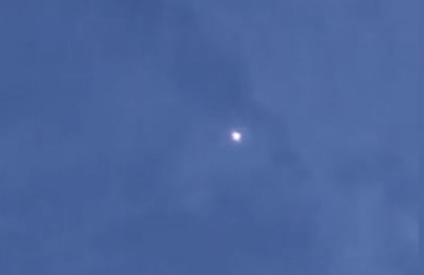 Erratic Orb-like UFO Recorded over Lancashire, England