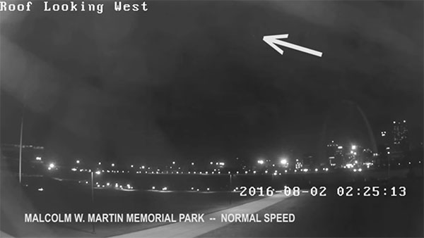 'UFO' Activity Recorded Over St. Louis Arch