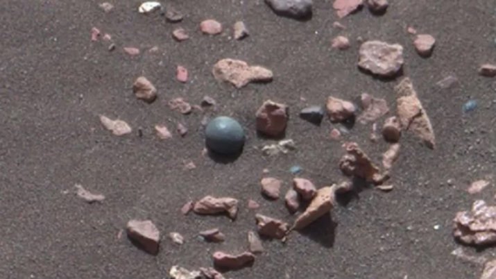 'Cannonball' Pebble Spotted on Mars