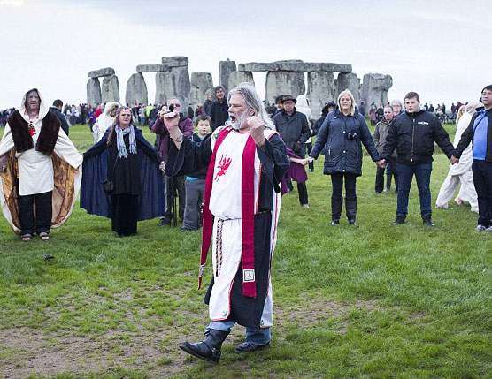 Druids and Pagans Descend on Stonehenge to Celebrate Equinox