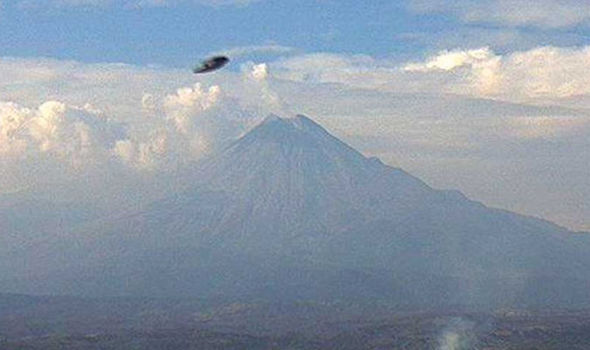 'Clear Flying Saucer' Filmed Flying Over Mexican Volcano