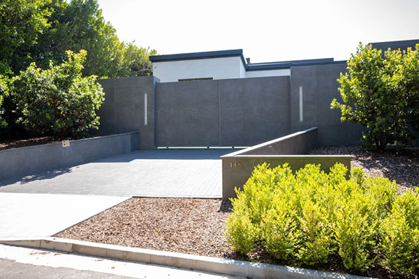 Khloe Kardashian Claims Kylie Jenner's LA Mansion is Haunted