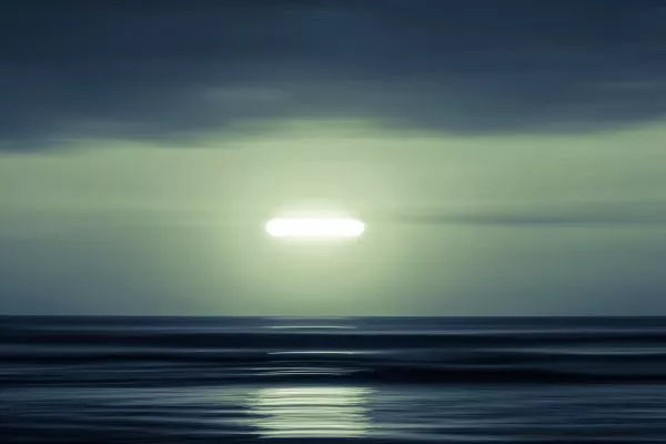Two Planes Report 'Bright Green UFO' over Canada