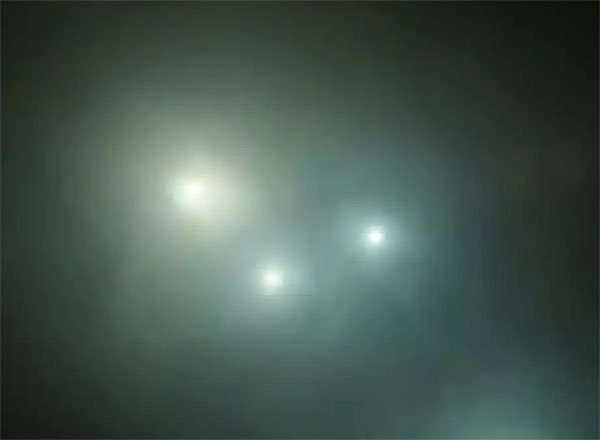 Odd UFO Cluster Filmed in Canada