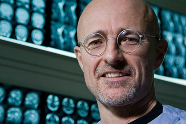 Controversial 'Head Transplant' Doctor Aims to Resurrect the Dead
