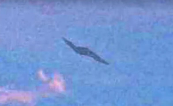 'Lightning Bolt UFO' Captured in Archive NASA Photo?