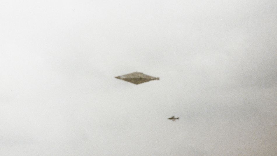 Long Lost 'Spectacular' UFO Photo Finally Revealed after 32 Years