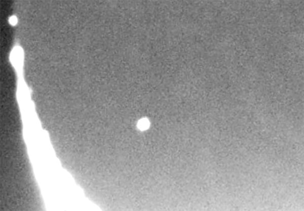 Astronomer Captures Moment Meteorite Smashes into Moon