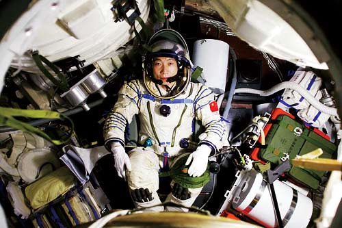 Chinese Astronaut Heard Inexplicable 'Knocking' in Space Craft