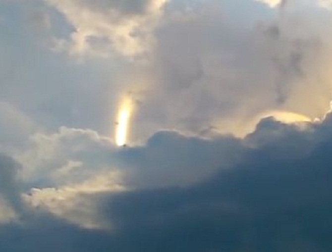 Mysterious Moving Light Beam Filmed Over Indiana