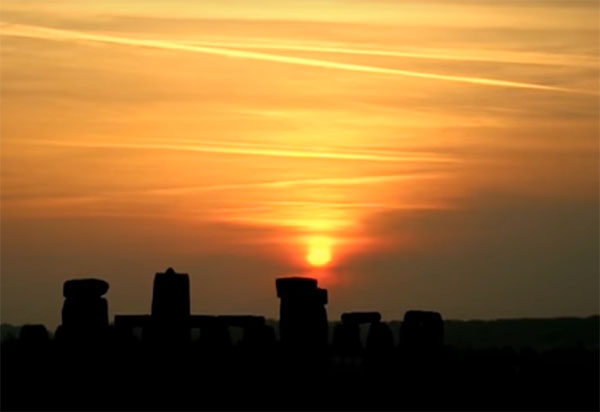 Summer Solstice at Stonehenge Captured in Glorious Time-lapse