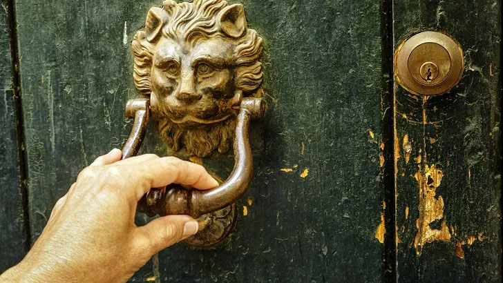 'Phantom Knocker' Causes Stir in Malaysia