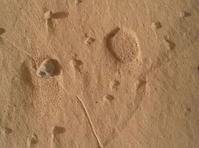 Scientists Perplexed by Bizarre 'Footprints' on Mars
