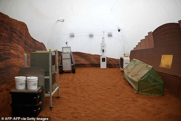 Volunteers Start a Year Living in a Fake 'Red Planet' in Houston