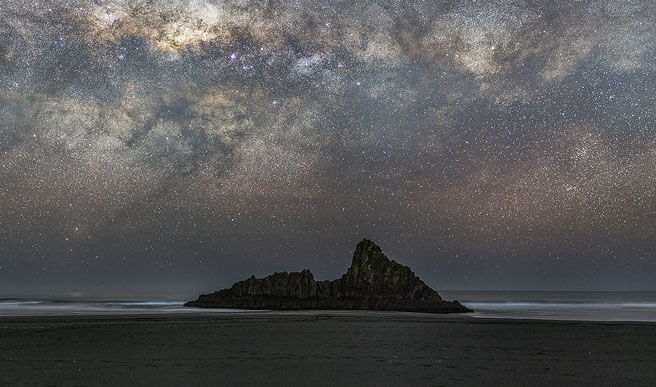 West Auckland Beach 'UFO' Sighting Terrifies Couple