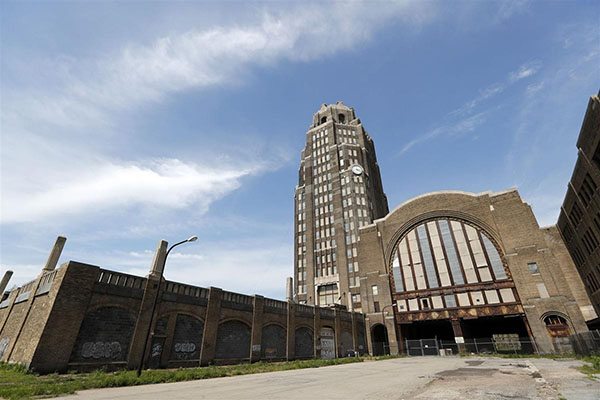 Ghost Hunt Ends in Fall Through Roof at Abandoned Rail Station