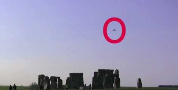 'UFO' Snapped Hovering Over Stonehenge