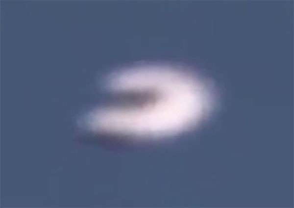 U-shaped 'UFO' Allegedly Recorded Speeding over France