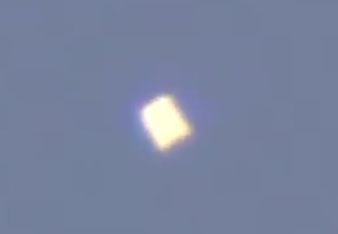 'Diamond UFO' Recorded over Phoenix, Arizona