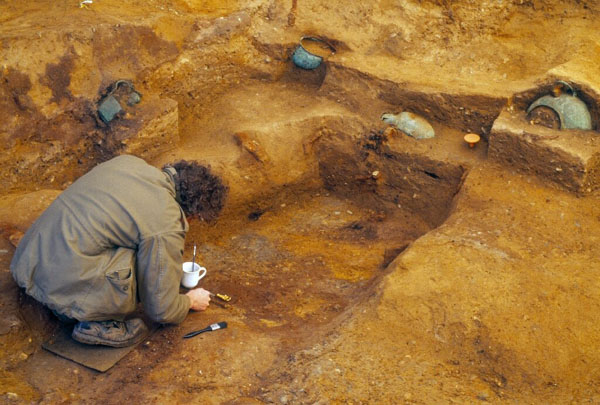 Britain's Answer to 'King Tut's Tomb' Found on Roadside