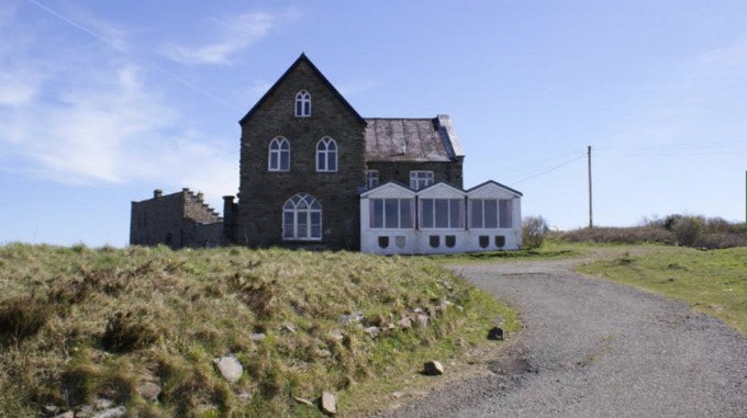 House at Centre of UFO Mystery Goes Up for Sale