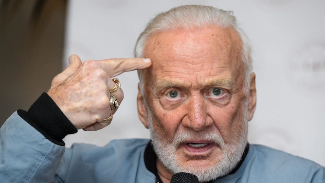 Buzz Aldrin Passes 'Lie Detector' Test over Moon UFO Sighting