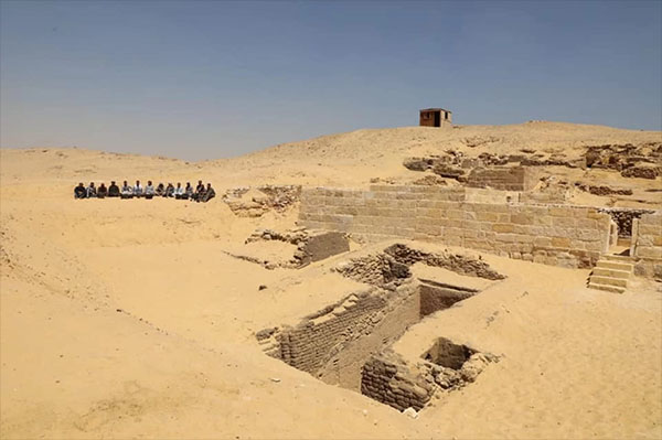 Ancient Sarcophagi Discovered Near Giza Pyramids