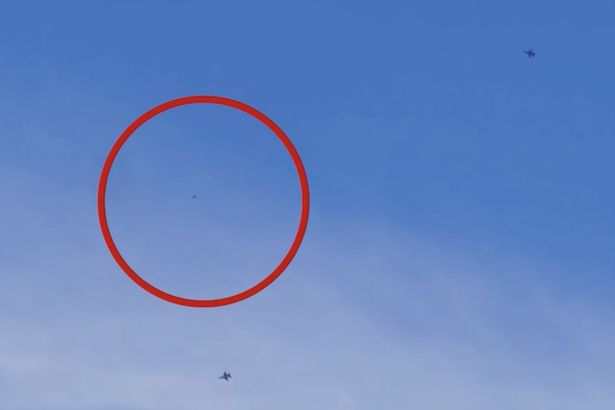 US Air Force Jets 'Battle Triangular UFO' over Area 51