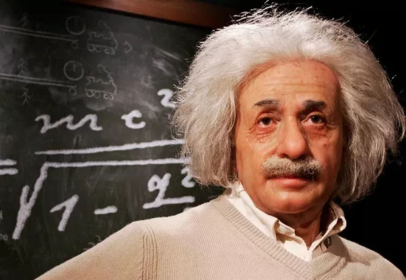 Lost Recording Alleges Einstein Examined Roswell Wreckage