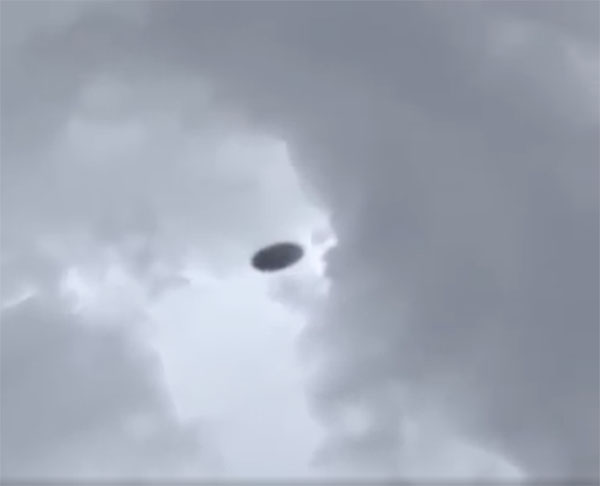 'UFO' Filmed in the Sky over Turkey