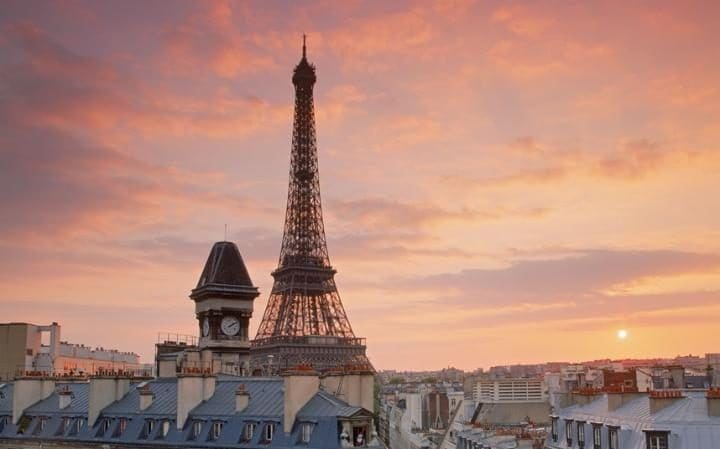 Ancient Cosmic Dust Found on Paris Rooftops