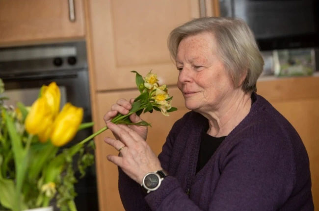 'Super Gran' with Incredible Sense of Smell Can Sniff Out Diseases