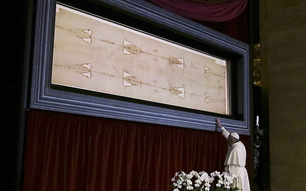 Pope Francis Prays at Mysterious Turin Shroud