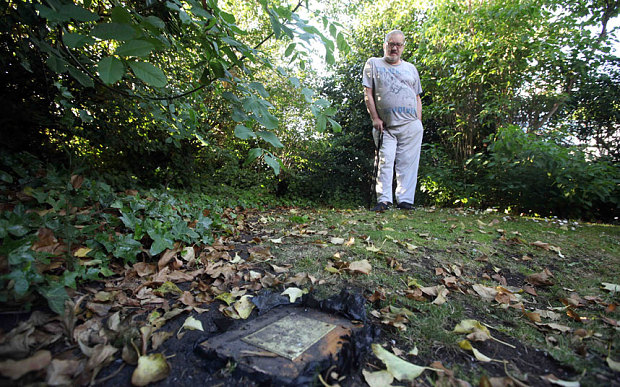 Mystery of Man's Ashes Found in Stranger's Garden