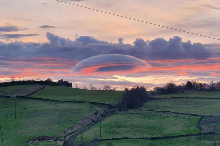 Massive 'UFO' Cloud Sighted over Manchester, UK