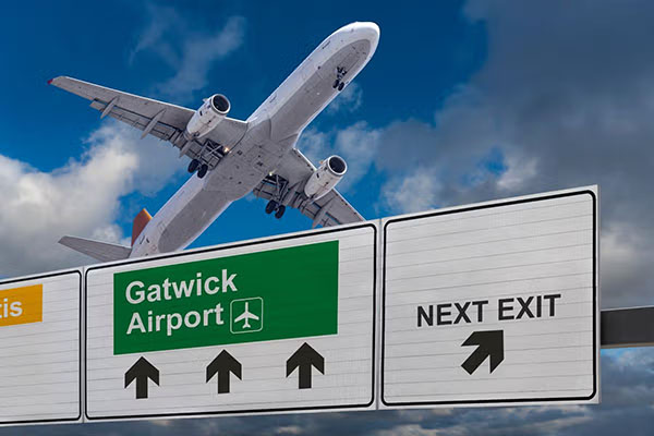 Pilot Spots 'Flying Saucer' Drone While Landing at Gatwick