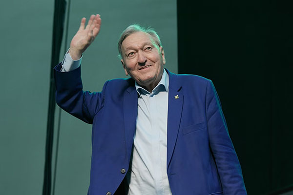 Erich von Däniken, Author of 'Chariots of the Gods', Dies Age 90