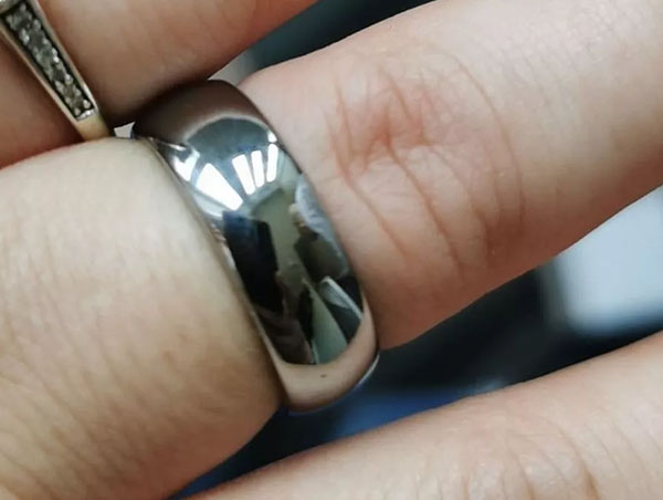 Woman Spots 'Ghost' Reflected in Fiancé's Wedding Ring