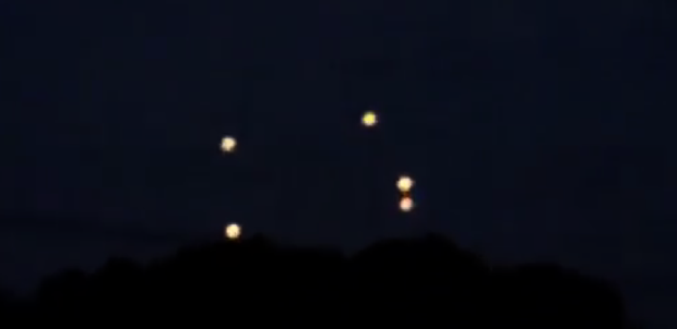 Excited Witness Captures 'Alien UFO' Footage