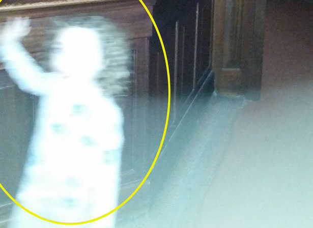 'Ghost Girl' Captured on Camera at Glasgow Museum