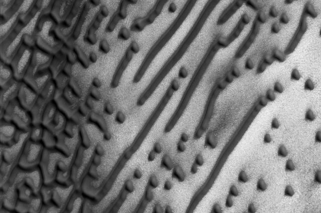 Message from Mars? 'Morse Code' Dunes Found on Red Planet
